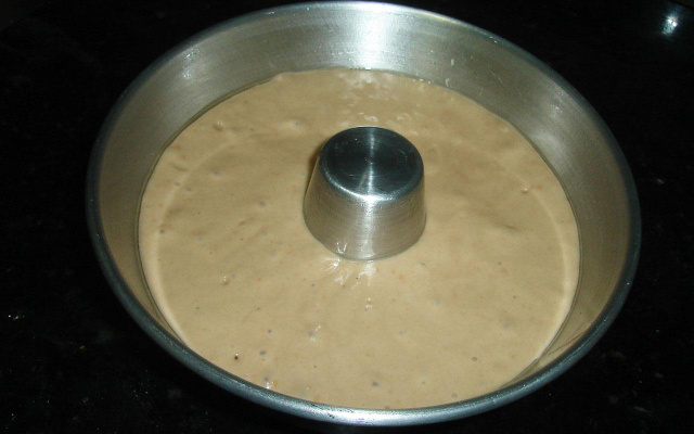 Bolo cremoso e crocante de goiaba