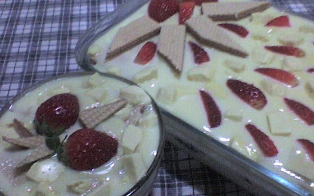 Pavê de morango com chocolate branco