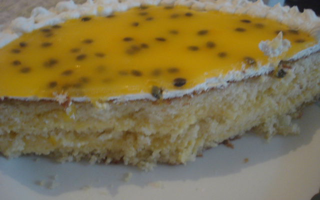 Bolo trufado de maracujá