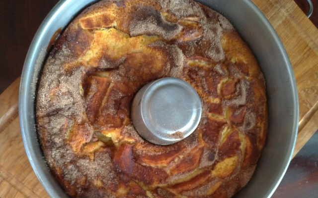 Bolo de leite condensado e frutas