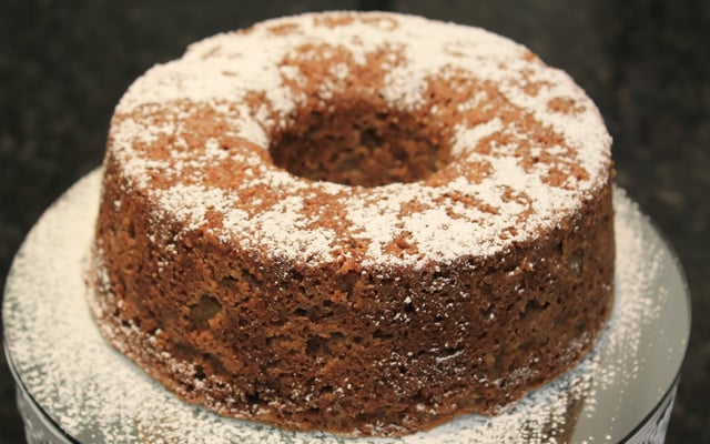 Bolo de maçã com granola