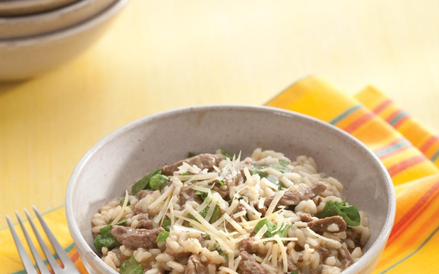 Risoto de carne e rúcula