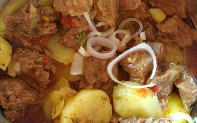 Carne de panela com batata
