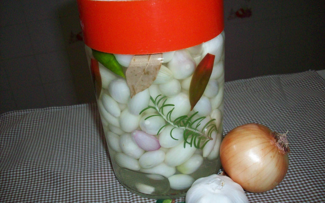 Cebolas pequenas em conserva