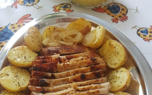 Lombo assado com molho de laranja