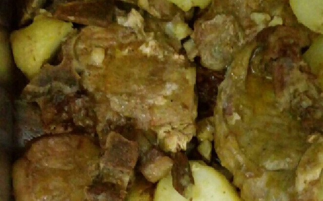 Bisteca assada com batatas