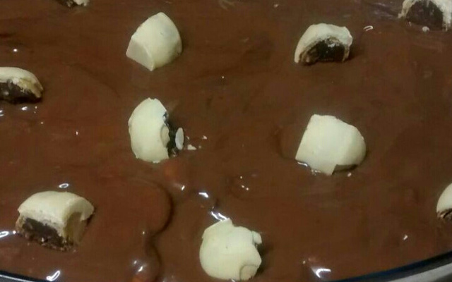 Pavê de creme de avelã e bombom