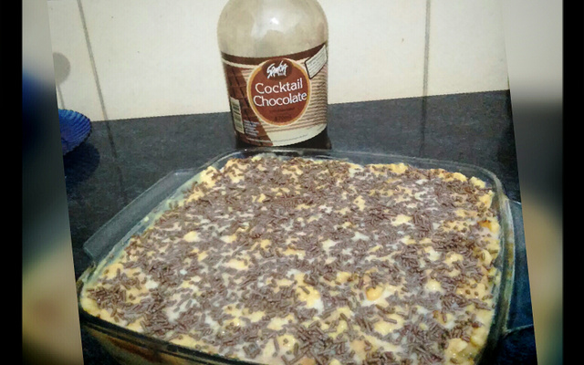 Torta de bolachas com licor de chocolate e pudim de caixinha (sem nata e ovos)