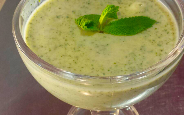 Semi frio de hortelã com iogurte natural