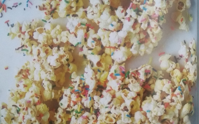 Pipoca de Aniversário com Chocolate Branco 