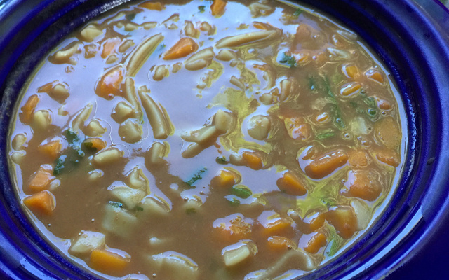 Sopa de feijão com macarrão