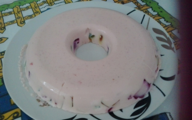 Gelatina colorida com maria-mole