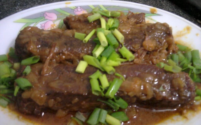 Peito de boi cozido com molho