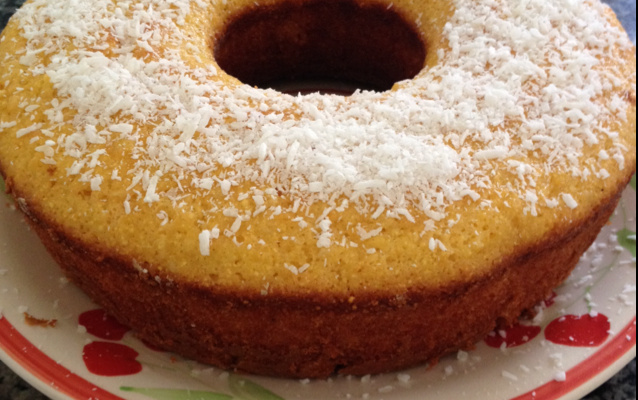 Bolo de milho com coco