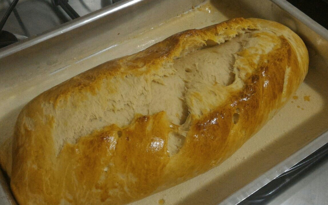 Pão fácil com recheio de calabresa