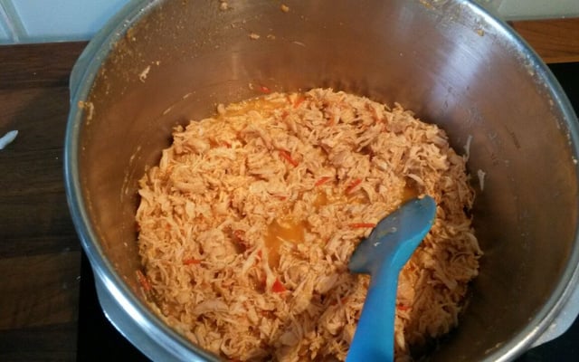 Frango desfiado na panela de pressão