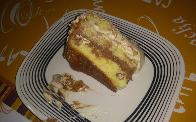 Bolo de creme de avelã com leite em pó