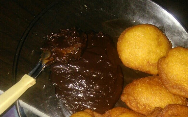 Bolinho de chuva com brigadeiro