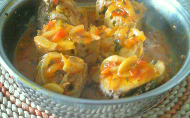 Medalhão de atum ao molho