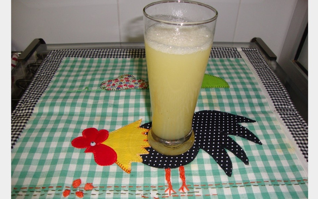 Suco da casca do abacaxi (Lúcio Cezar)