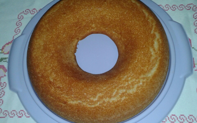 Bolo de mandioca com coco ralado simples