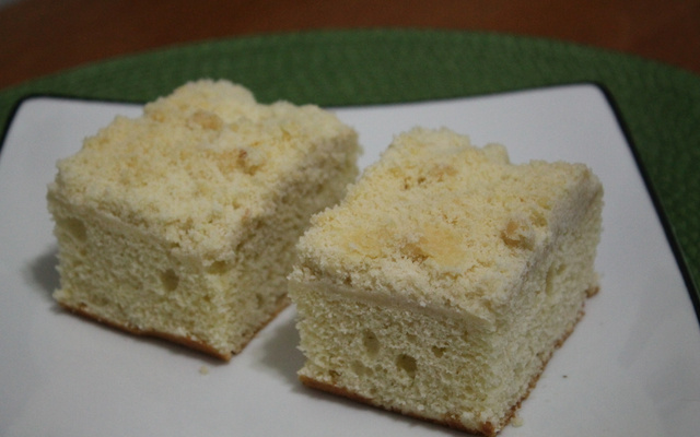 Cuca simples com farofa