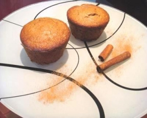 Muffins de maçã com uvas passas