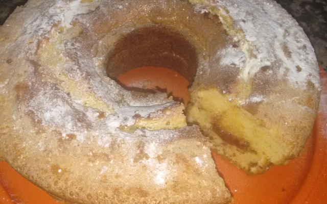 Bolo de fubá com goiabada