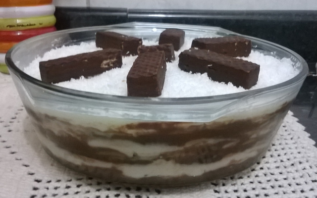 Pavê fácil de chocolate com coco