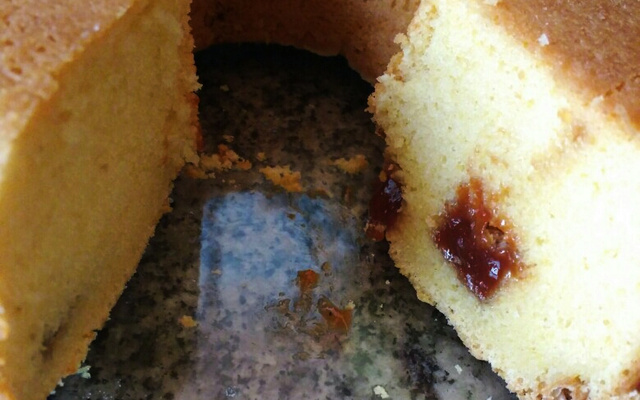 Bolo de fubá com goiabada