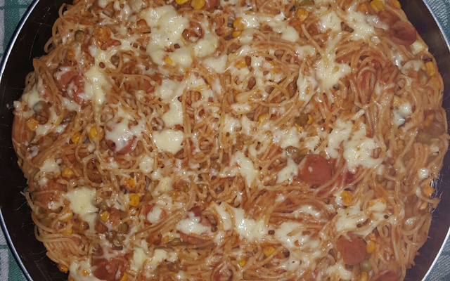 Macaronada ao molho de hot-dog no forno