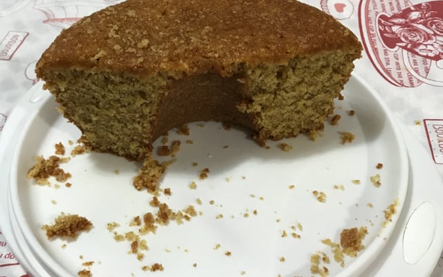 Bolo integral de laranja com casca