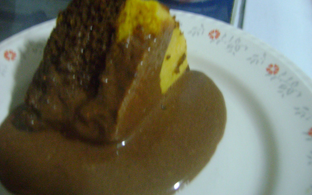 Bolo mesclado cenoura e chocolate