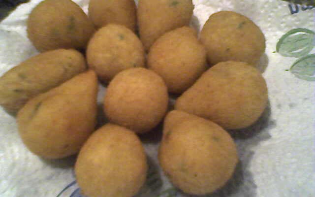 Massa básica de coxinha, enroladinho de salsicha e bolinha de queijo