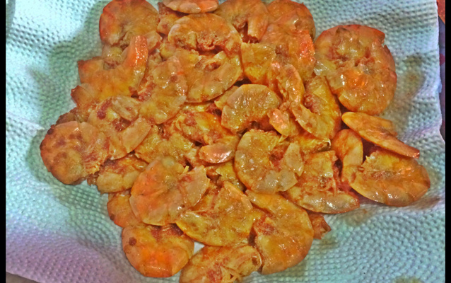 Camarão rosa ao alho e óleo