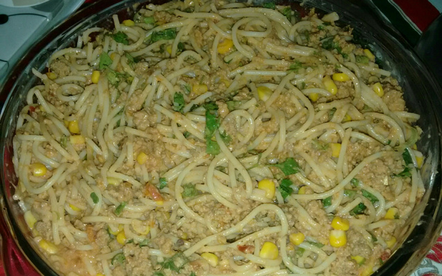 Macarrão com carne moída e queijo
