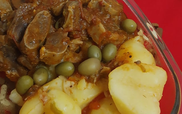 Língua de boi com batatas