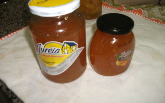 Geleia de abacaxi com pimenta