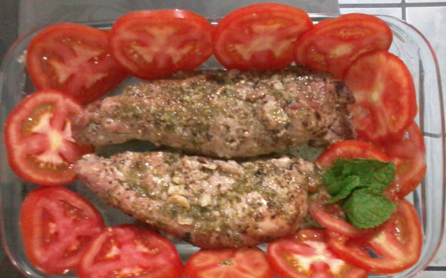 Lombo de porco com molho de hortelã