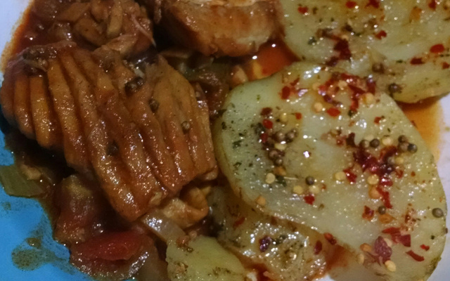 Arraia ao molho de tomate