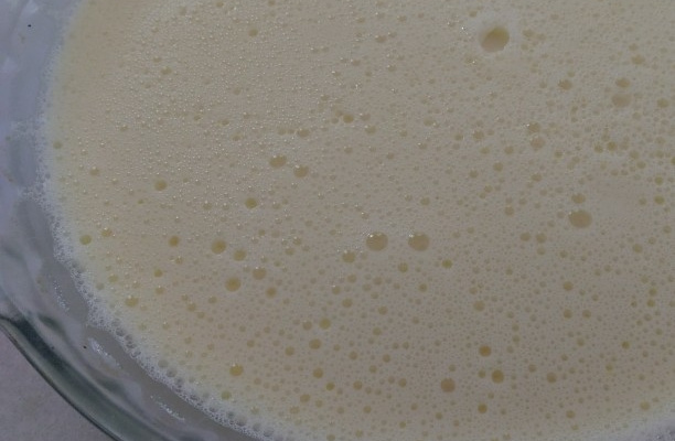 Gelatina cremosa refrescante de abacaxi