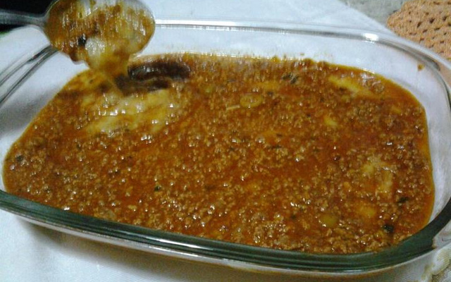 Polenta com molho de carne moída