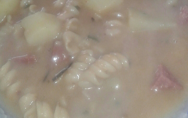 Sopa de feijão com macarrão