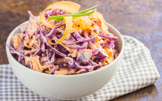 Salada de repolho com creme de leite