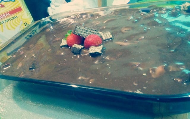 Receita de torta gelada de bis e morango