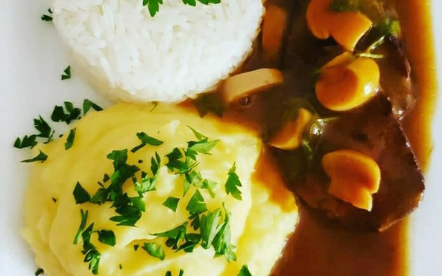 Filé ao molho madeira fácil 