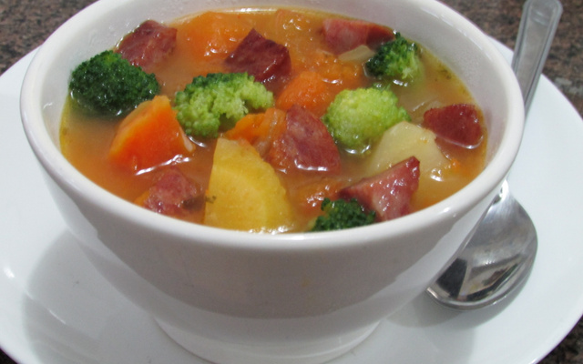 Sopa de mandioquinha, abóbora, batata e brócolis