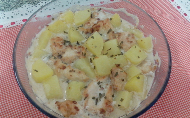 Frango com creme de cebola