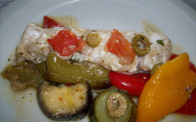 Peixe com legumes ao forno