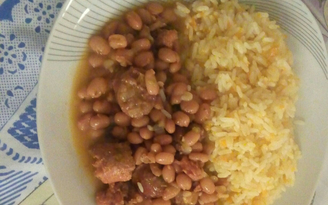 Arroz refogado na panela de pressão